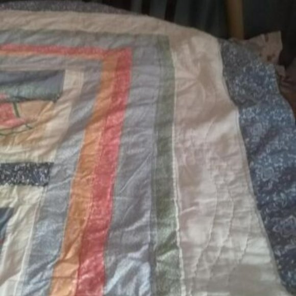 BEACHY QUILTED SPREAD - Picture 4 of 4